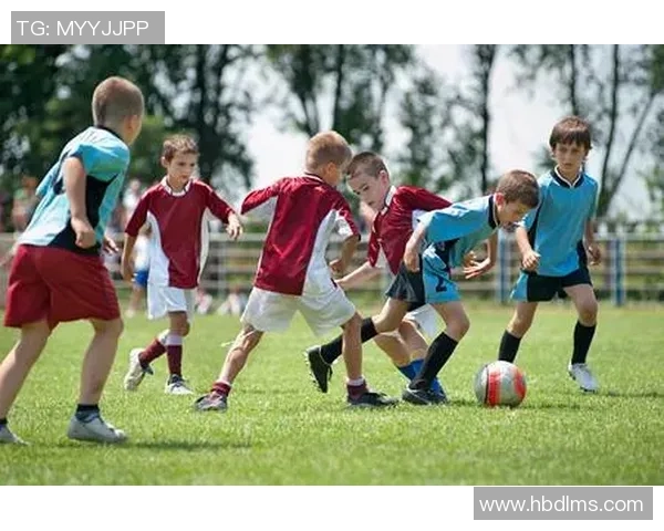 足球明星与孩子们亲密互动的感人瞬间视频分享